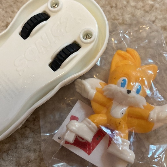 (8) McDonald’s Toys (All expect Sonic 2 toy 4 are in OG packaging) - Picture 15 of 16